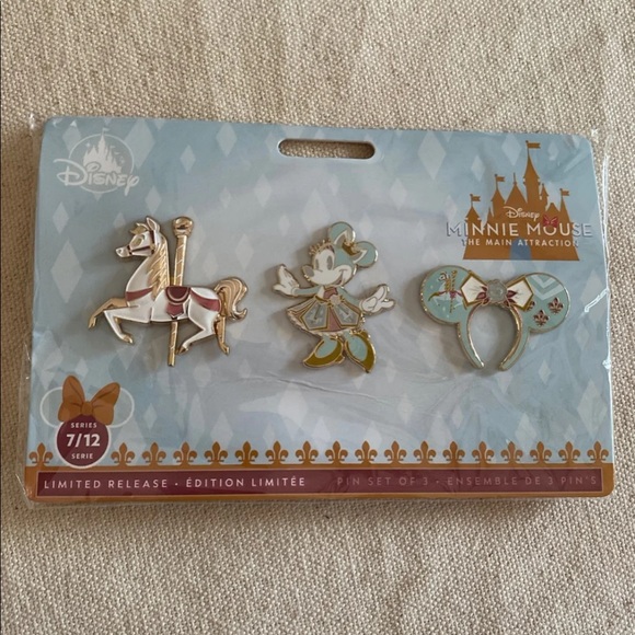 Minnie Mouse Main Attraction Pins/pin book - Picture 8 of 8